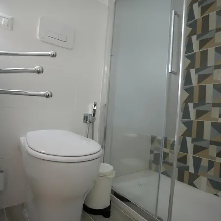 Con Bagno In Posizione Strategica Rom